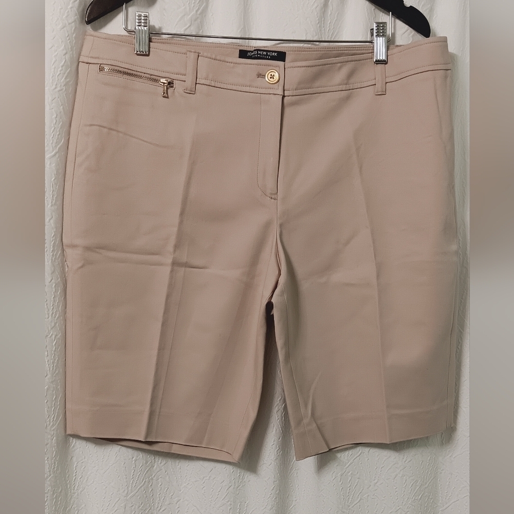 Jones New York Beige Bermuda Shorts
